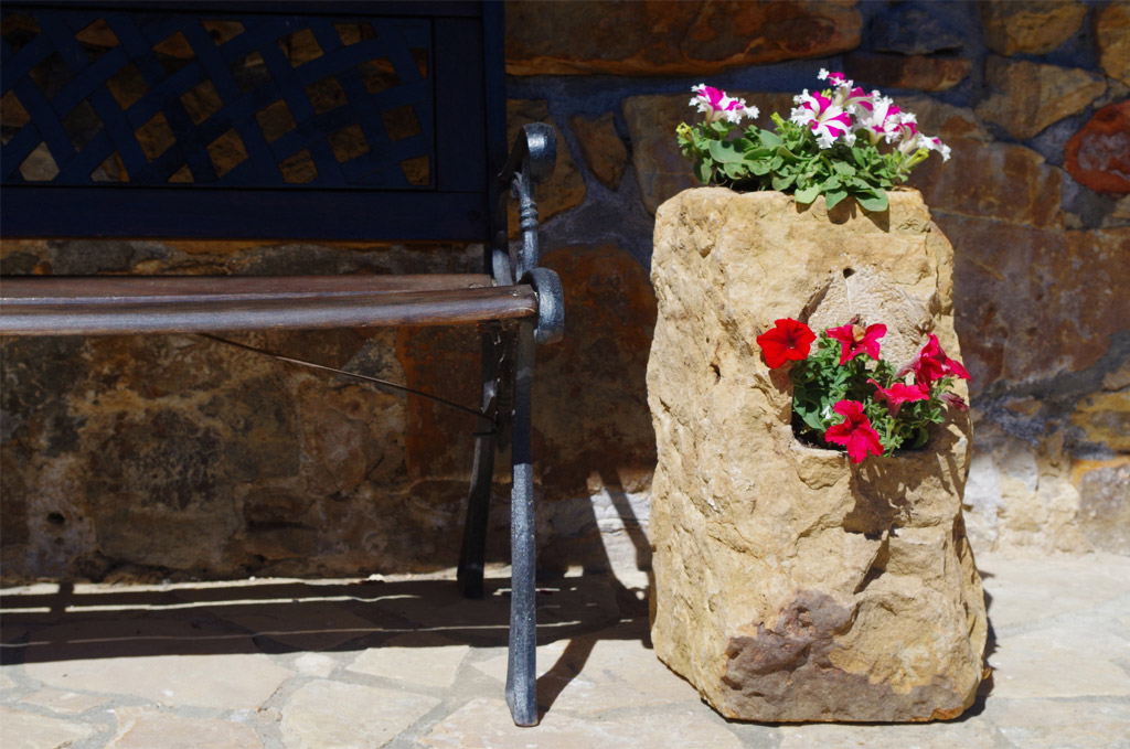 jardinera de piedra natural Cantabria tobias stone